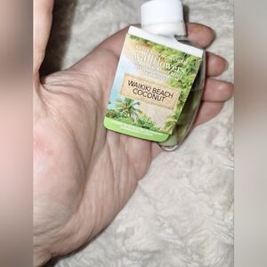 Bath And Body Works Wallflower Waikiki Beach Coconut  24ML Sealed Discontinued